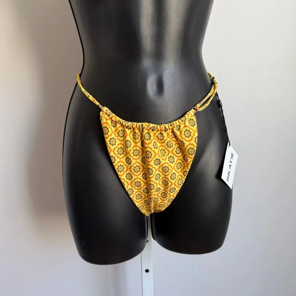 SKATIE Bikini Bottoms sz M‎ Yellow Floral Tile Print Sustainable Swimwear NWT